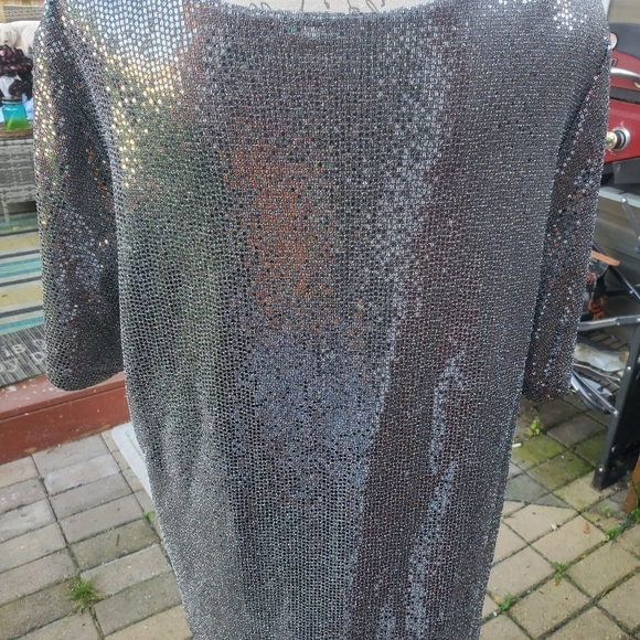 Connected Apparel Women's Silver Sequin Sparkly Top Size 3X - Picture 6 of 6